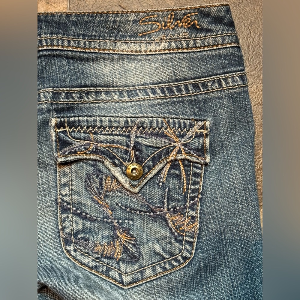 Women’s Silver Capri Jeans Size 27 Medium Wash Distressed - Picture 5 of 5